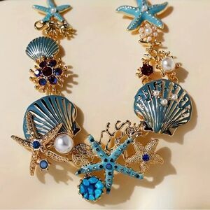 💙 Betsey Johnson Stunning Seashell statement necklace 💙